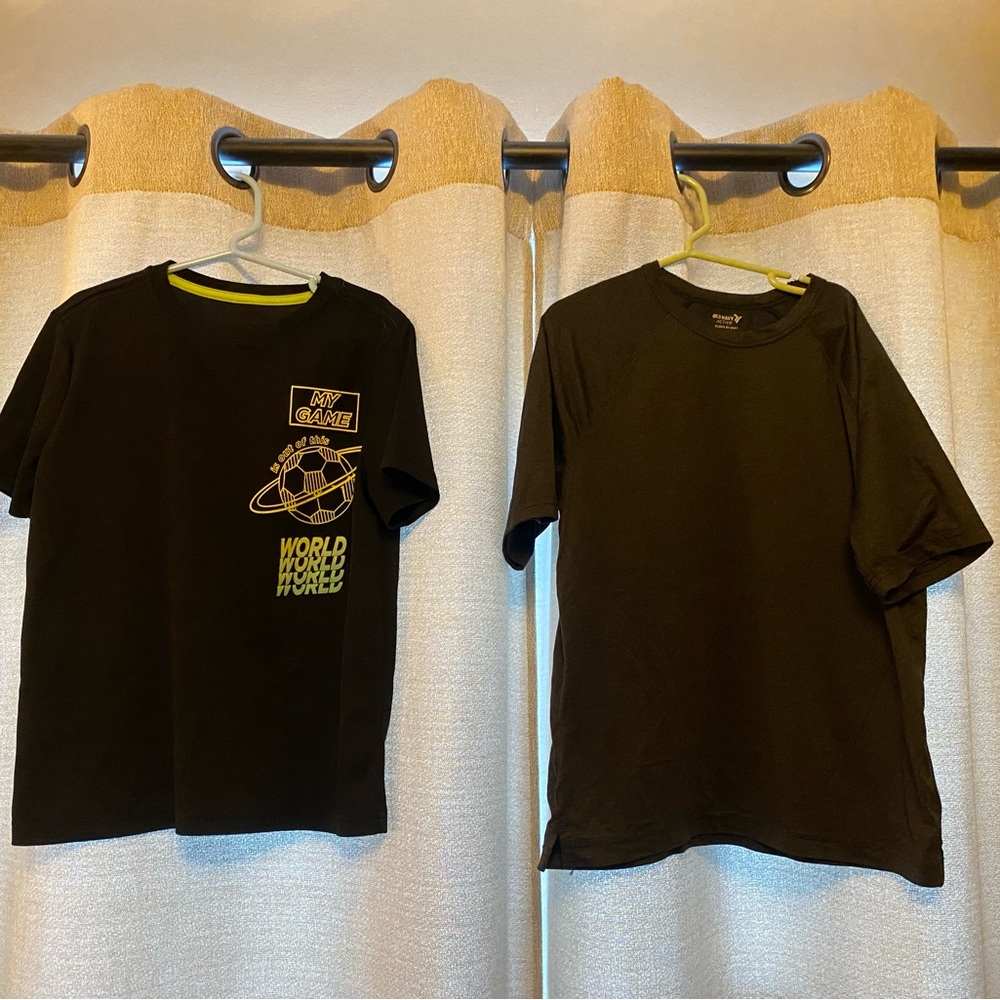 Old Navy Kids Active Size M (8) Black Soccer Graphic T-Shirt, Gray/Grey Tee!